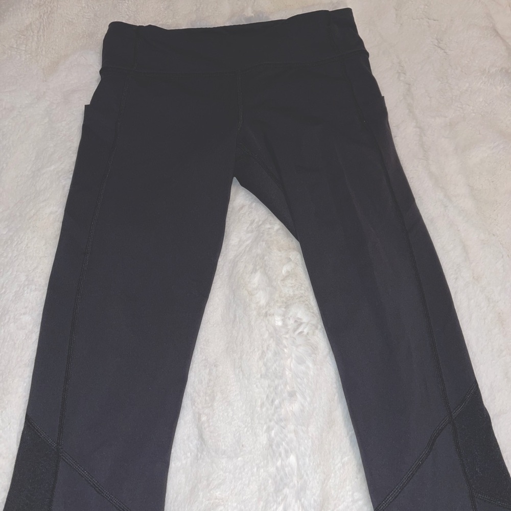 Black size 6 Lululemon cropped tights